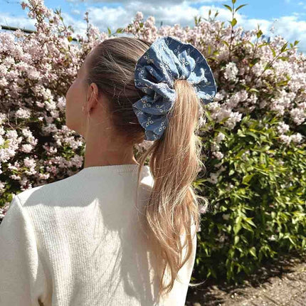 Haarspullen.nl Scrunchie groot formaat - Denim geborduurd