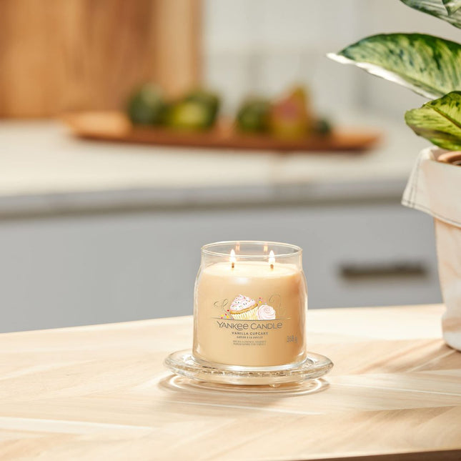 Yankee Candle Vanilla Cupcake Signature Small Tumbler - 122gr